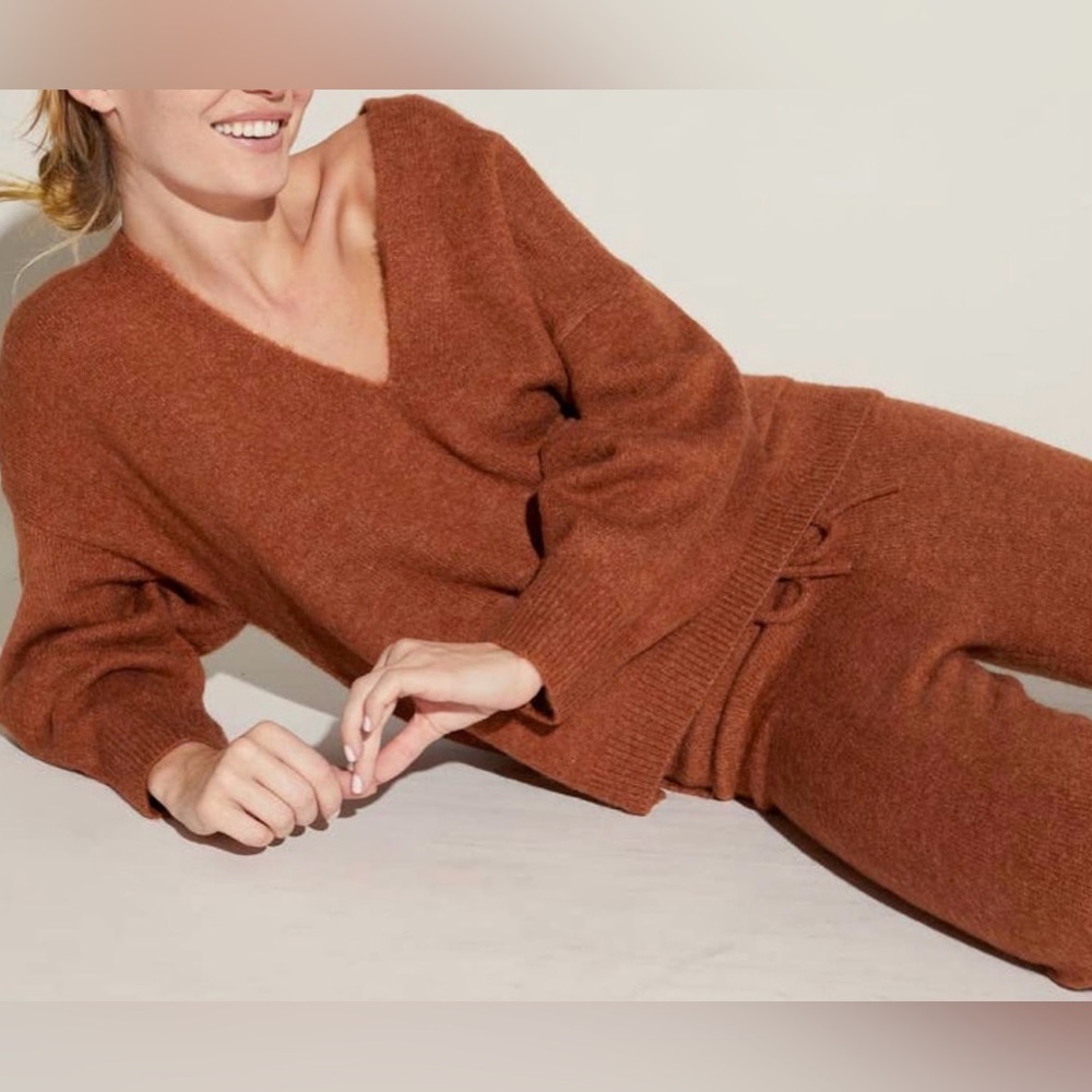 Set: Jogger & Sweater with Pocket - Picture 4 of 15